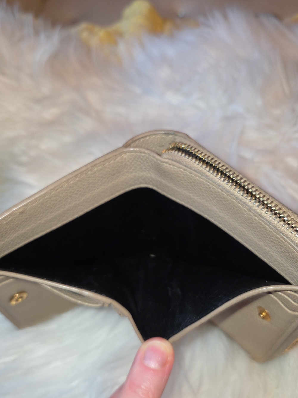 Saint Laurent Beige Leather Compact Wallet with Gold YSL Logo - Picture 4 of 10